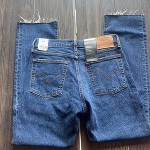 Levi’s 27x28 wedgie straight